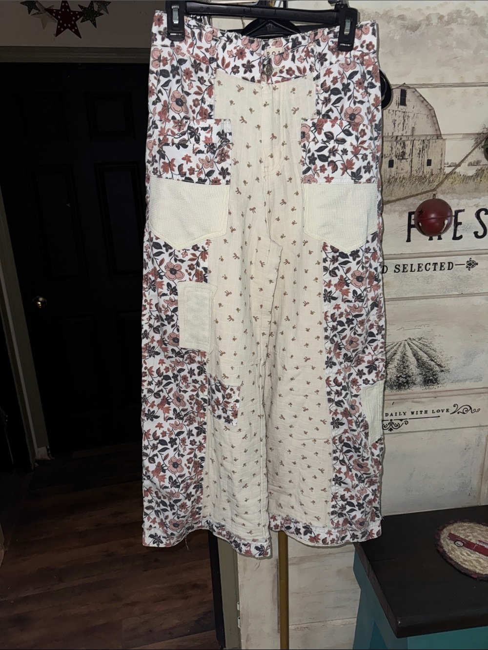 POL Cream and Dusty Rose Floral Patchwork Wide-Leg Pants with Pockets